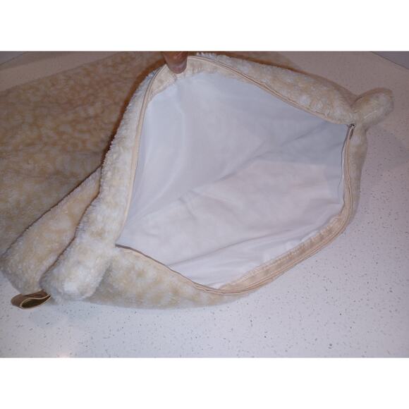 UGG Soft  Faux Fur Pillow Cover 20”x20” with zipper - Picture 4 of 6